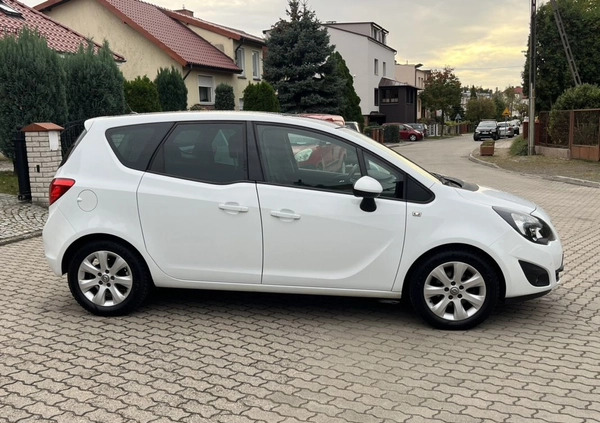 Opel Meriva cena 23900 przebieg: 148000, rok produkcji 2012 z Górzno małe 211